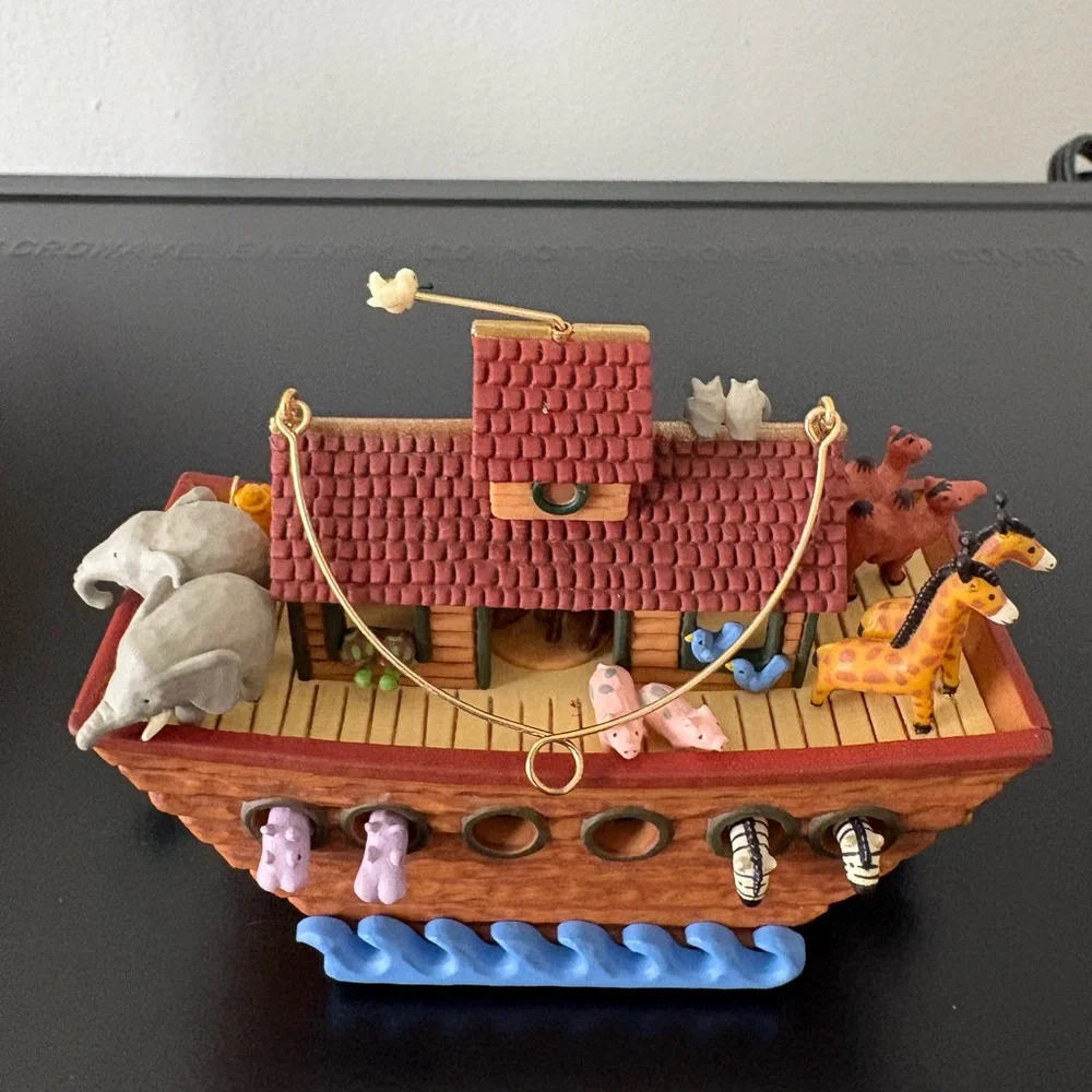 Hallmark Noah's Ark 2004 Christmas Tree Ornament- Like New